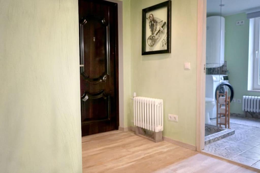 Prime 2Br/Ba Apt Next To Main Station & Olympic Center เลียปาญา ภายนอก รูปภาพ